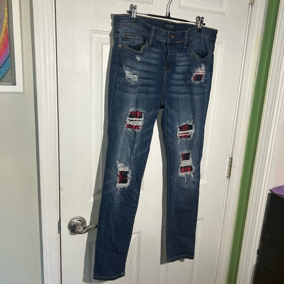Judy Blue Buffalo Plaid Patch Distressed Skinny Jeans, Size 13/31 Style JB8268DK - Picture 2 of 15